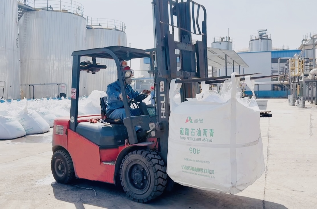 沥青拼搏在线官方网站践行“出海”战略实现双突破，“山高沥青”彰显中国制造硬实力
